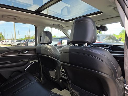 Used 2023 Jeep Grand Cherokee 4WD 4xe image 17
