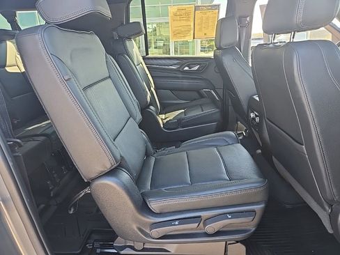 Used 2022 GMC Yukon XL Denali image 38