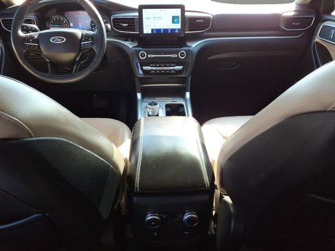 Used 2020 Ford Explorer XLT w/ Equipment Group 202A RWD image 12