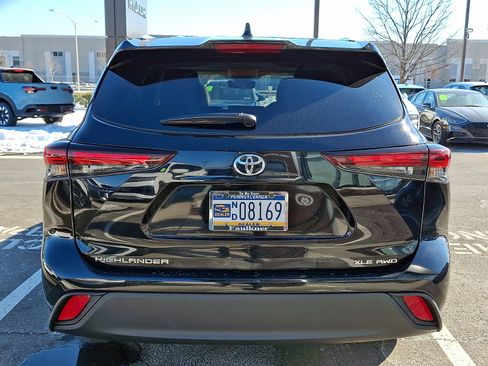 Used 2025 Toyota Highlander XLE image 5