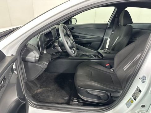 Used 2025 Hyundai Elantra Sport image 11