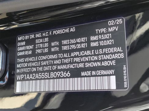 Used 2025 Porsche Macan image 38