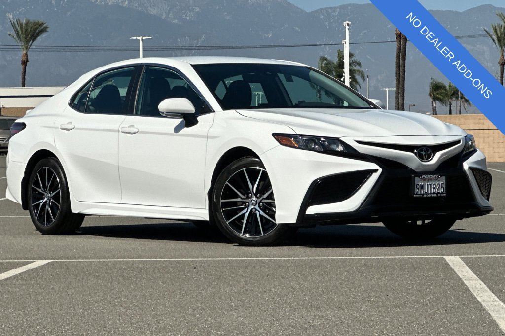 Used 2024 Toyota Camry SE FWD image 2