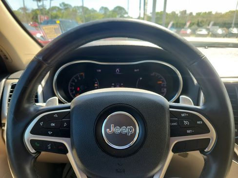 Used 2017 Jeep Grand Cherokee Limited image 17