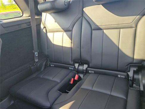 Used 2020 Land Rover Discovery Landmark AWD/4WD image 15