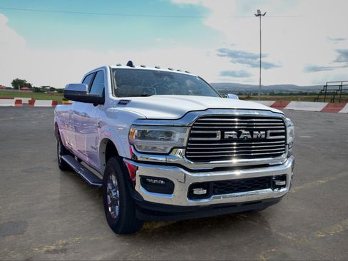 Used 2022 RAM 3500 Laramie AWD/4WD image 2