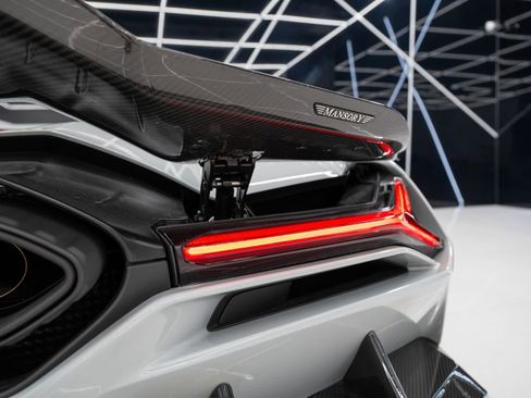 Used 2025 Lamborghini Revuelto image 20