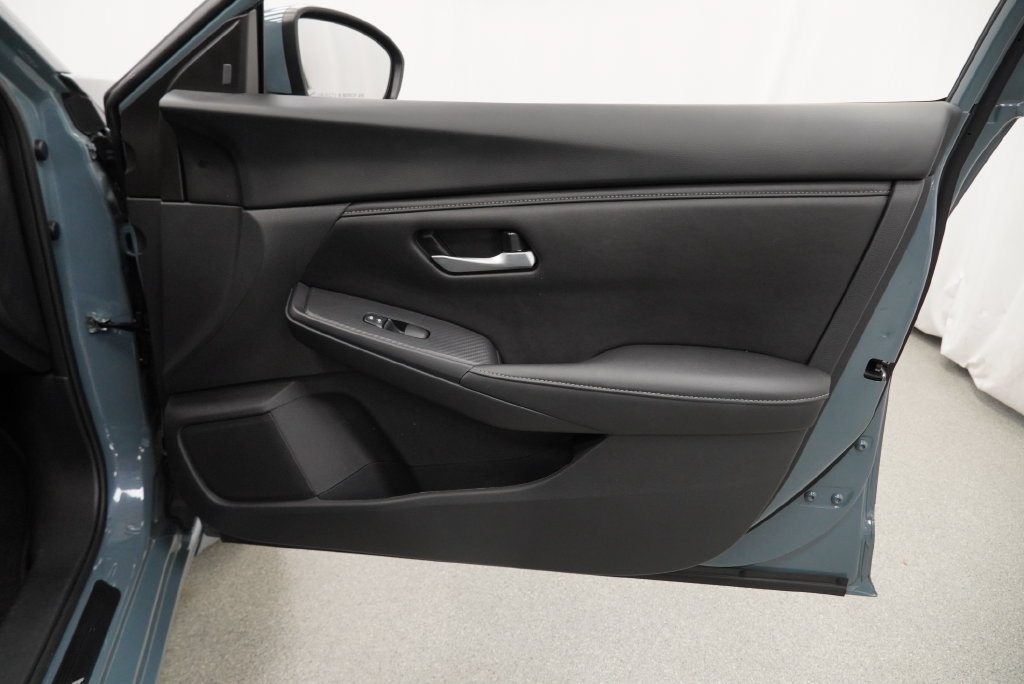 Used 2024 Nissan Sentra SV FWD image 29