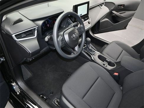 Used 2026 Toyota Corolla LE image 4