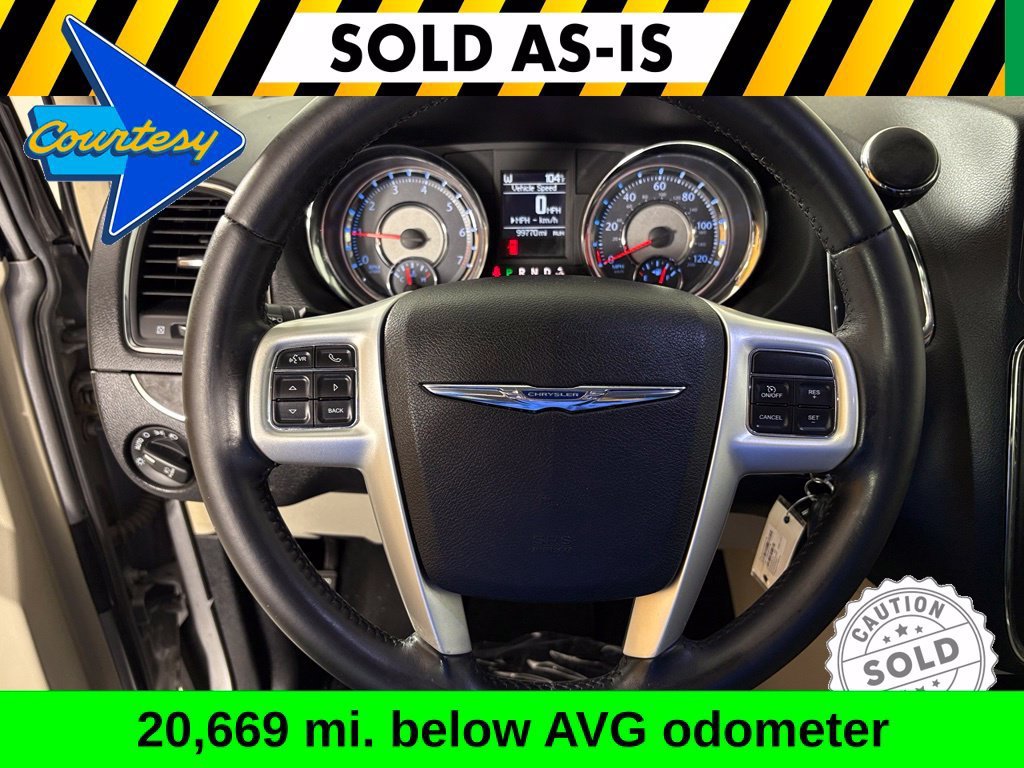 Used 2014 Chrysler Town & Country Touring FWD image 16