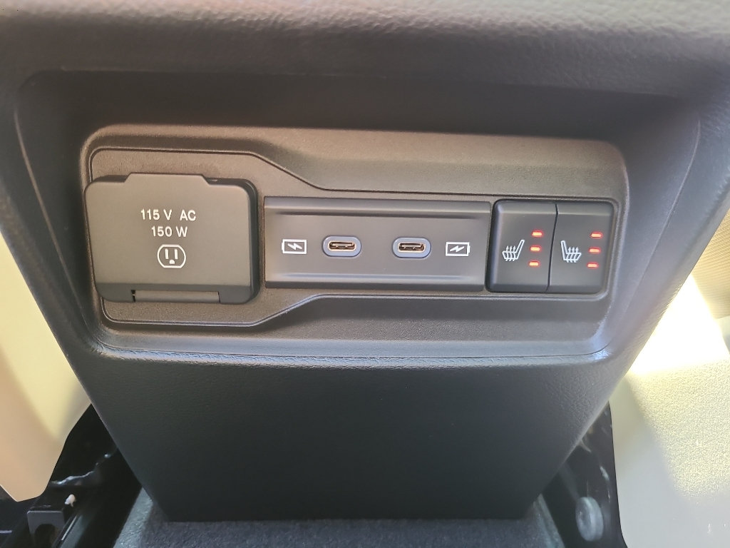 New 2026 Jeep Grand Cherokee Limited w/ Luxury Tech Group II AWD/4WD image 39