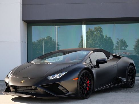 Used 2023 Lamborghini Huracan EVO image 12
