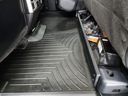 Used 2019 Ford F350 Lariat w/ Chrome Package image 39