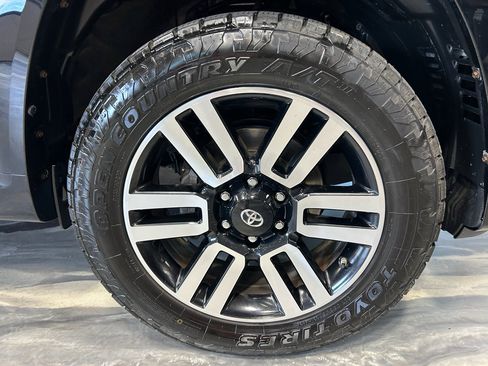 Used 2017 Toyota 4Runner Limited AWD/4WD image 27