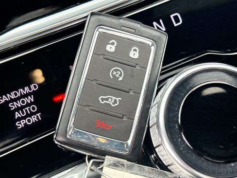 Used 2025 Jeep Grand Cherokee Limited w/ Black Appearance Package AWD/4WD image 33