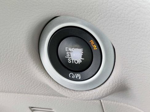 Used 2017 Chrysler Pacifica LX image 23