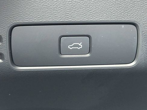 Used 2025 Volvo XC40 B5 Plus w/ Climate Package image 31