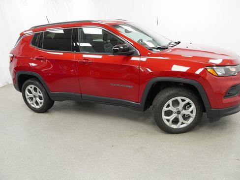 Certified 2025 Jeep Compass Latitude w/ Convenience Group image 10