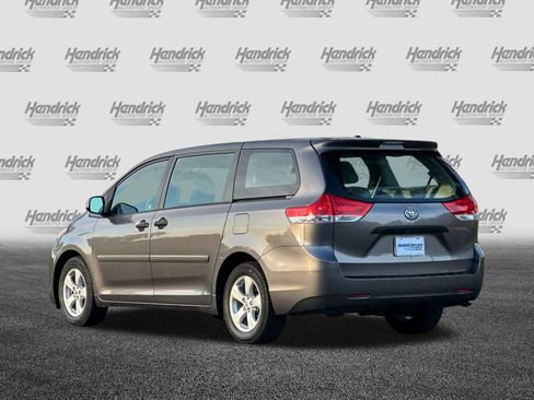 Used 2014 Toyota Sienna L image 7