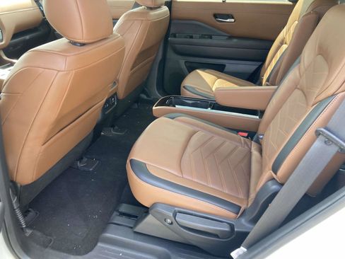 Used 2022 Nissan Pathfinder Platinum w/ Cargo Package FWD image 16