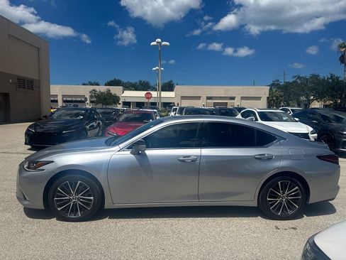 Used 2025 Lexus ES 350 w/ Premium Package FWD image 8