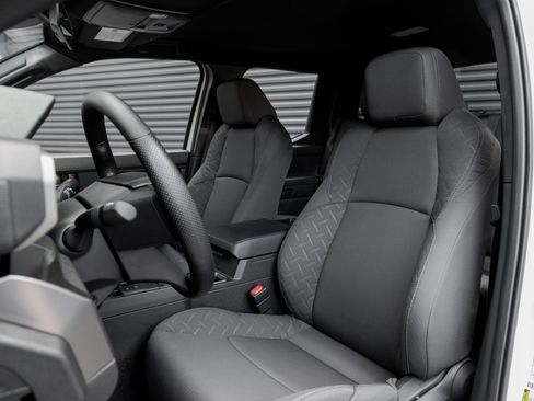 Used 2025 Toyota Tacoma SR5 image 5