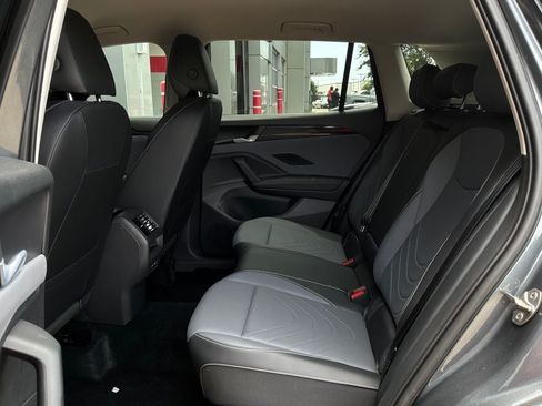 Used 2026 Volkswagen Tiguan SE FWD image 12