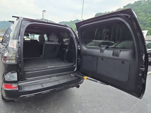 Used 2023 Lexus GX 460 w/ Black Line Special Edition AWD/4WD image 10