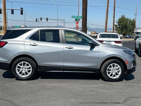 Used 2023 Chevrolet Equinox LT image 3