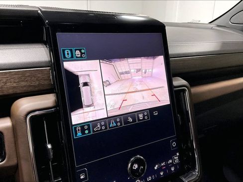 Used 2025 GMC Yukon Denali Ultimate AWD/4WD image 28