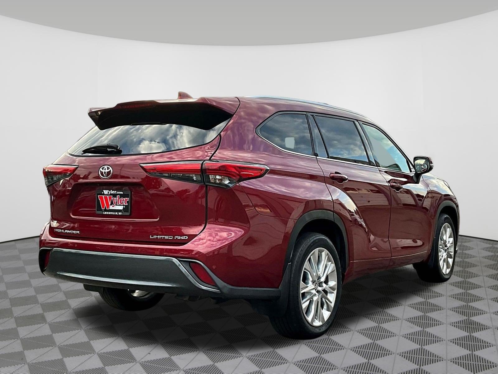 Used 2023 Toyota Highlander Limited AWD/4WD image 6