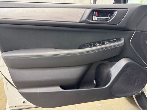 Used 2018 Subaru Outback 2.5i Premium image 8