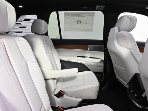 New 2026 Cadillac Vistiq Sport w/ LPO, Floor Liner Package image 17