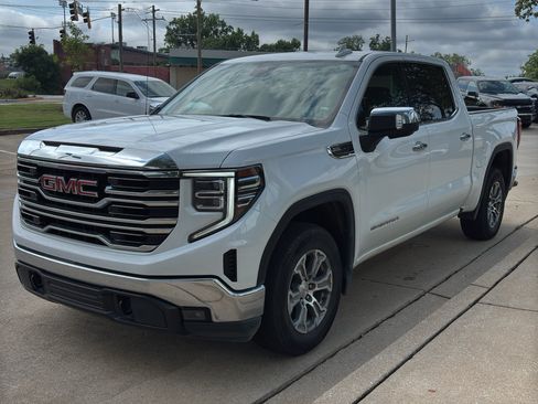 Used 2025 GMC Sierra 1500 SLT RWD image 4