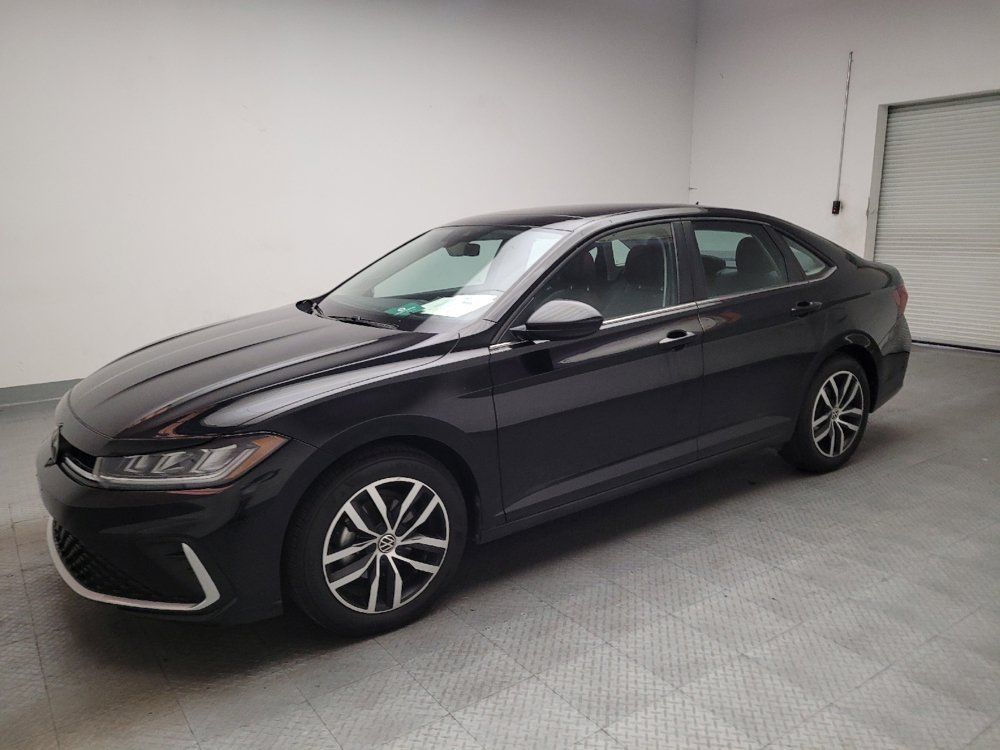 Used 2025 Volkswagen Jetta SE FWD image 2