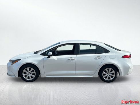 Certified 2025 Toyota Corolla LE FWD image 3