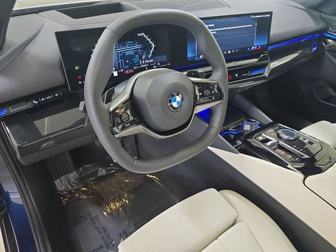 Used 2026 BMW 530i w/ Premium Package RWD image 19