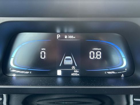 Certified 2025 Hyundai Elantra SE image 16