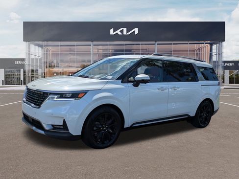 Certified 2023 Kia Carnival SX FWD image 6