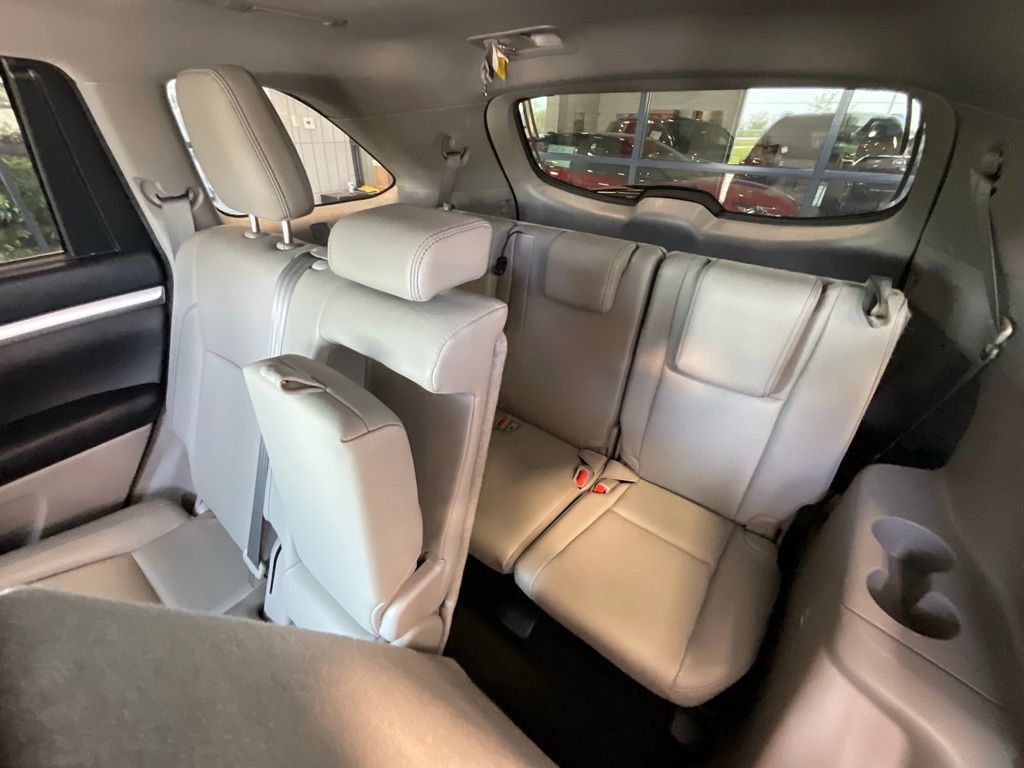 Used 2018 Toyota Highlander XLE AWD/4WD image 24