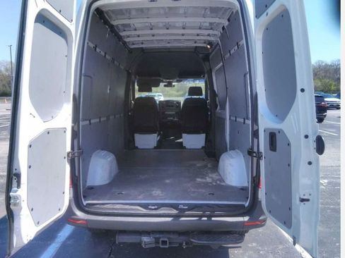 Used 2025 Mercedes-Benz Sprinter 2500 image 4