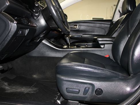 Used 2013 Toyota Avalon XLE FWD image 23