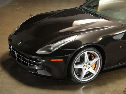 Used 2016 Ferrari FF image 34