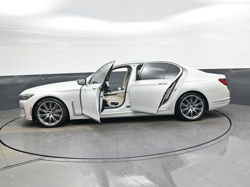 Used 2020 BMW 740i w/ Premium Package image 35