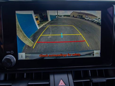Used 2025 Toyota RAV4 XLE AWD/4WD image 17