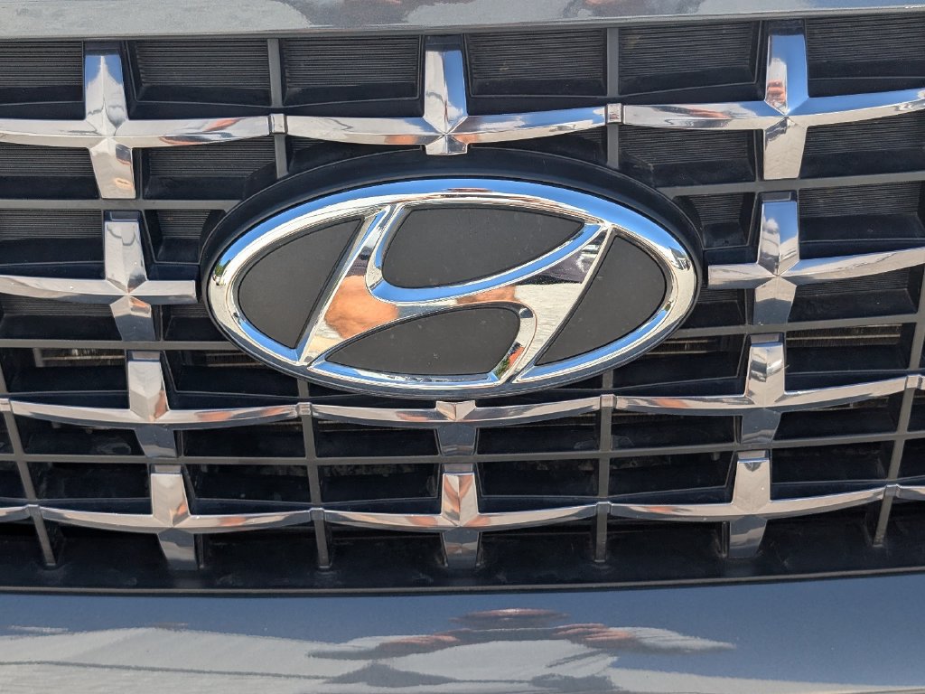 Used 2025 Hyundai Venue SEL FWD image 3
