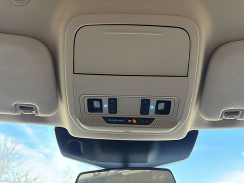 Used 2020 Ford Explorer XLT image 25