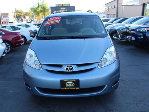 Used 2010 Toyota Sienna LE image 3