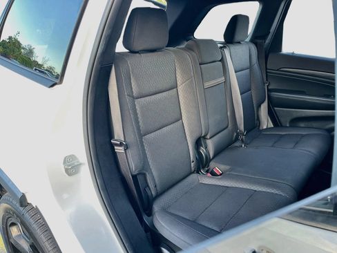 Used 2019 Jeep Grand Cherokee Laredo AWD/4WD image 26