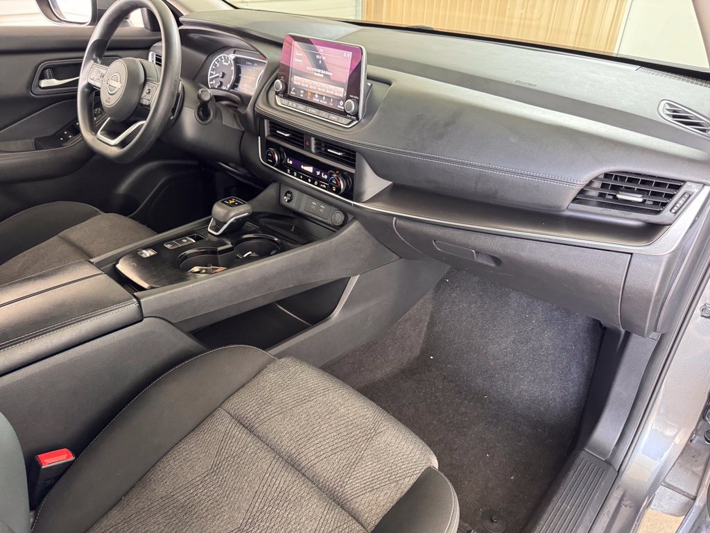 Used 2024 Nissan Rogue SV FWD image 17